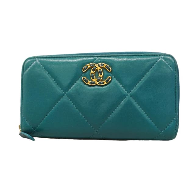Wallet Chanel 19 Lambskin Green Gold in Green Lambskin from The Reluxe, photo 1 of 1