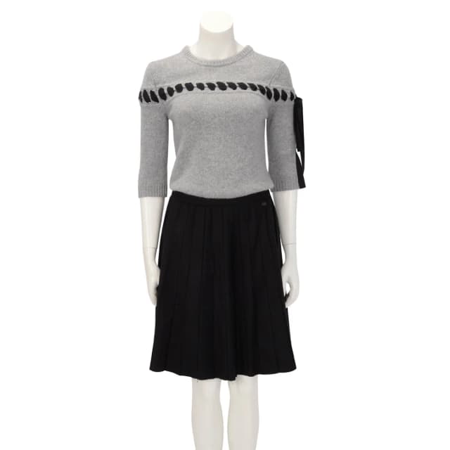 Chanel Frayed Edge Pleated Skirt FR 40 in Black Wool from Blue Spinach, photo 1 of 1