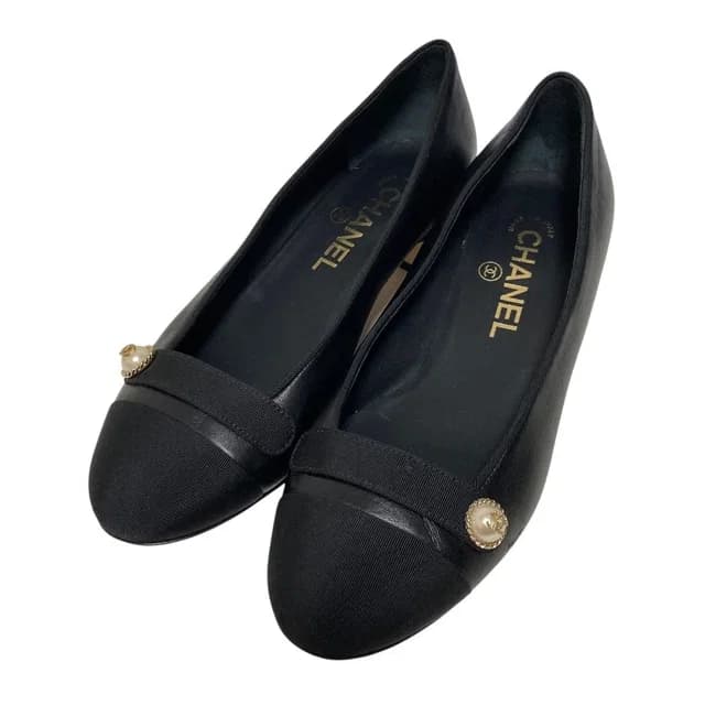 Chanel CC Logo Pearl Gran Pumps Black Spring Summer Winter Heels in Black Leather from The Reluxe, photo 1 of 1