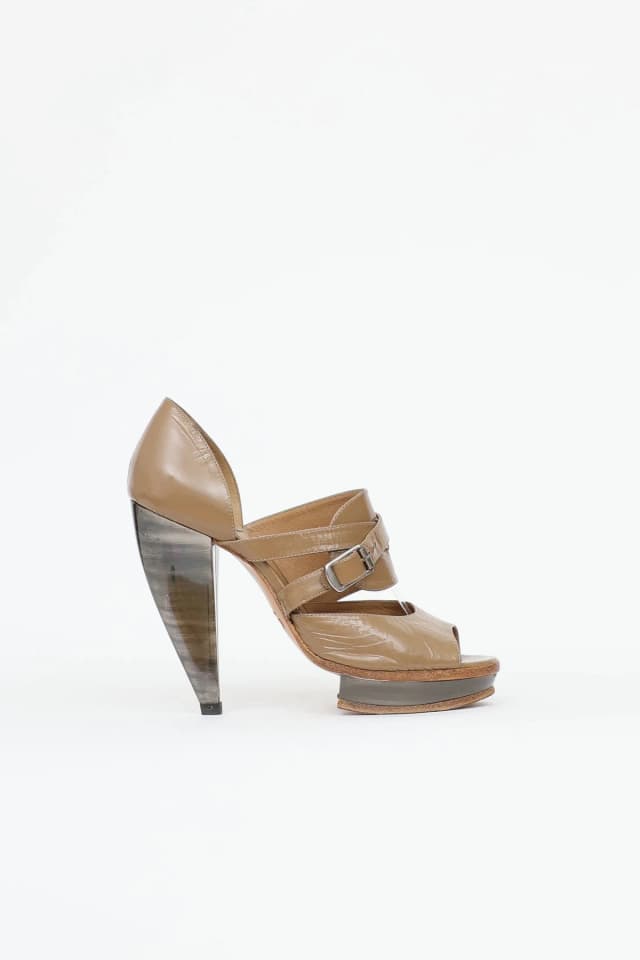Chloé Jasmine Horseshoe Heels in Patent leather from VSP Consignment, photo 1 of 1
