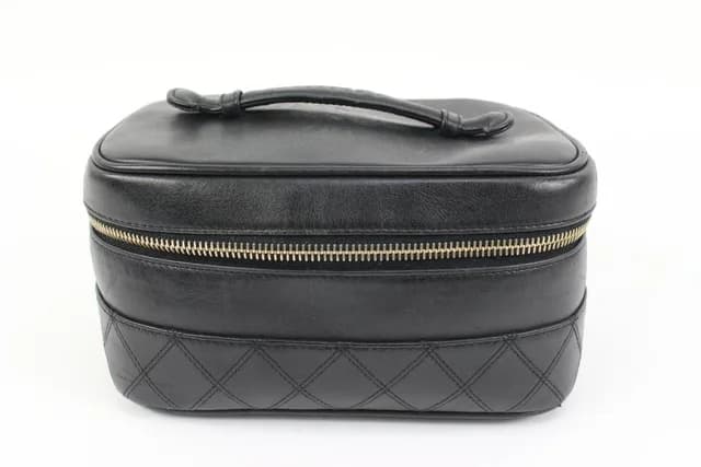 Chanel Black Quilted Lambskin Horizontal Vanity Case in Black Lambskin from Bagriculture, photo 1 of 1