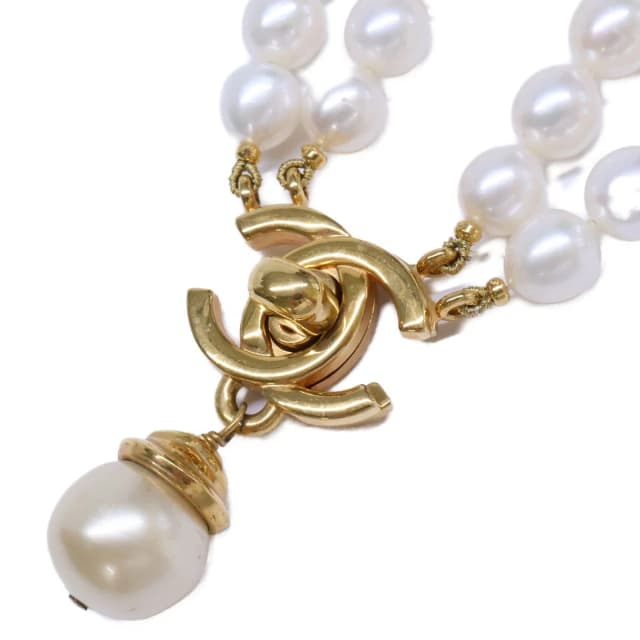 Chanel 96A CC Logo Turnlock Baroque Pearl from The Reluxe, photo 1 of 1