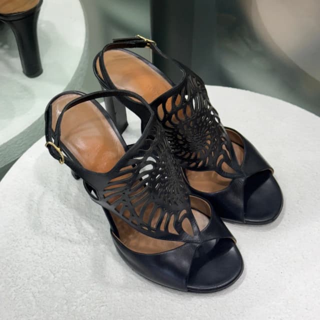 Hermès Cut-Out Black Strap Heel Sz 36 in Black Leather from Revivre, photo 1 of 1