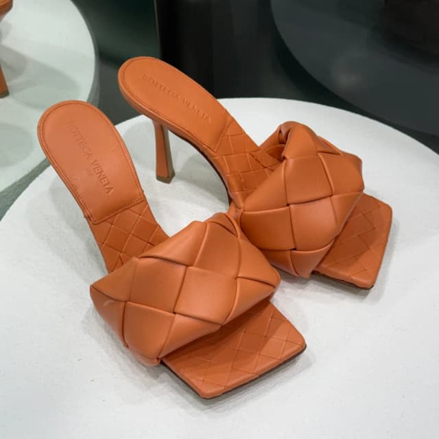 Bottega Veneta Peach Lido Mules Sz 36 in Woven leather from Revivre Luxury Consignment, photo 1 of 1