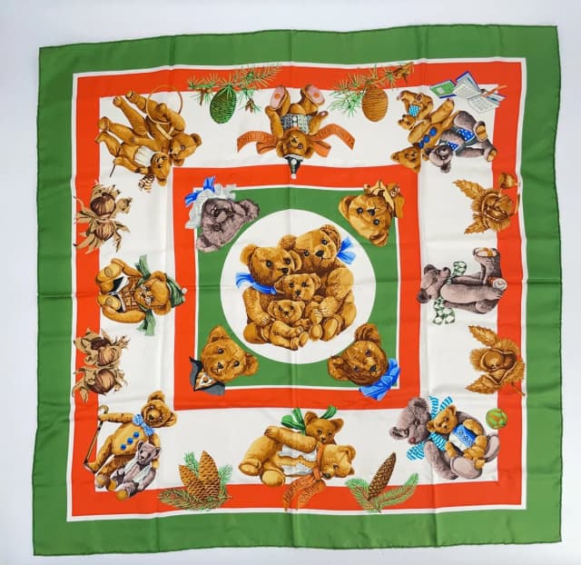 Hermès Carre 90 Confidets Descoeurs Friends Of The Heart Green Multicolor Silk in Green Silk from The Reluxe, photo 1 of 1