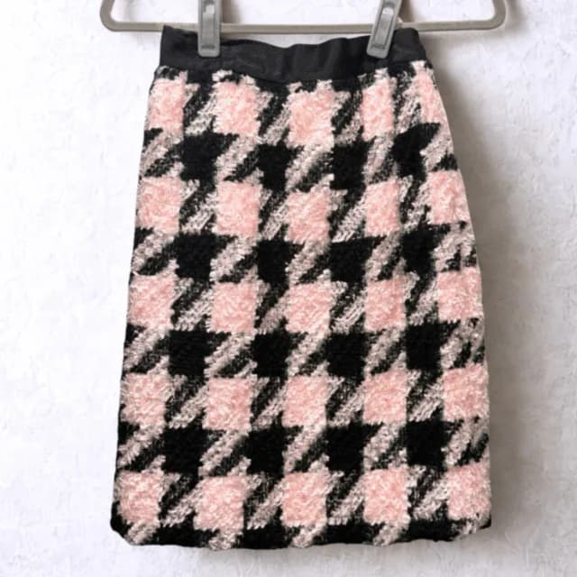 Escada Vintage Pink Houndstooth Skirt Sz 38 in Pink from Revivre, photo 1 of 1