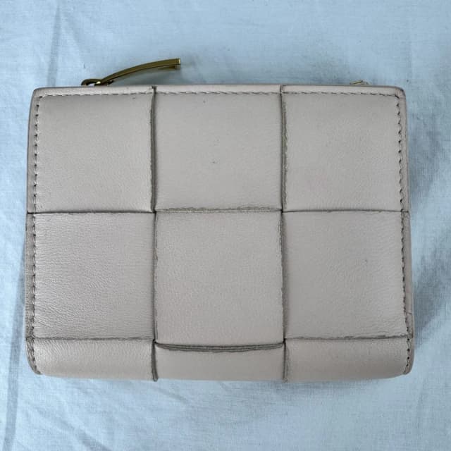Bottega Veneta Cassette Leather Small Wallet in lambskin leather, Leather, Metal from Reowned, photo 1 of 1