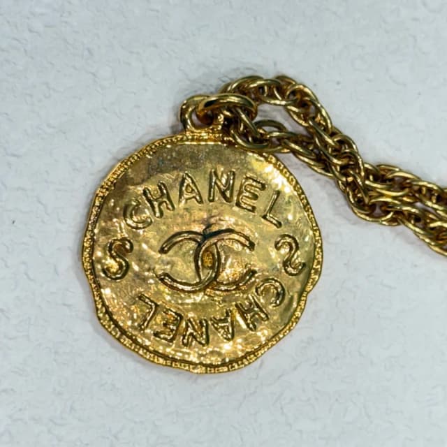 Chanel Vintage Gold CC Pendant Necklace in Gold from Revivre, photo 1 of 1