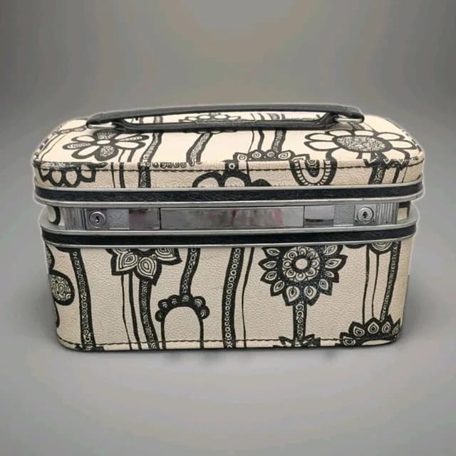 Samsonite X Marimekko Fashionaire Traincase Rare! 1960's Black White Flowers in black from Poshmark, photo 1 of 1