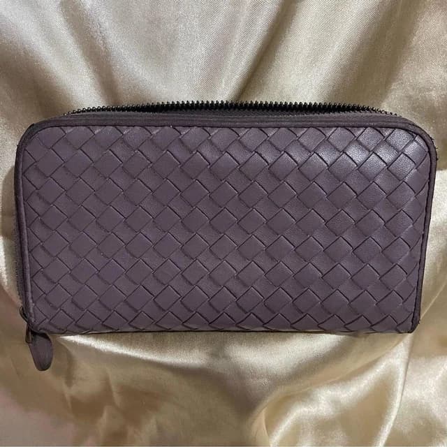 Bottega Veneta Women's Wallet - Purple in purple Lambskin from Depop, photo 1 of 1