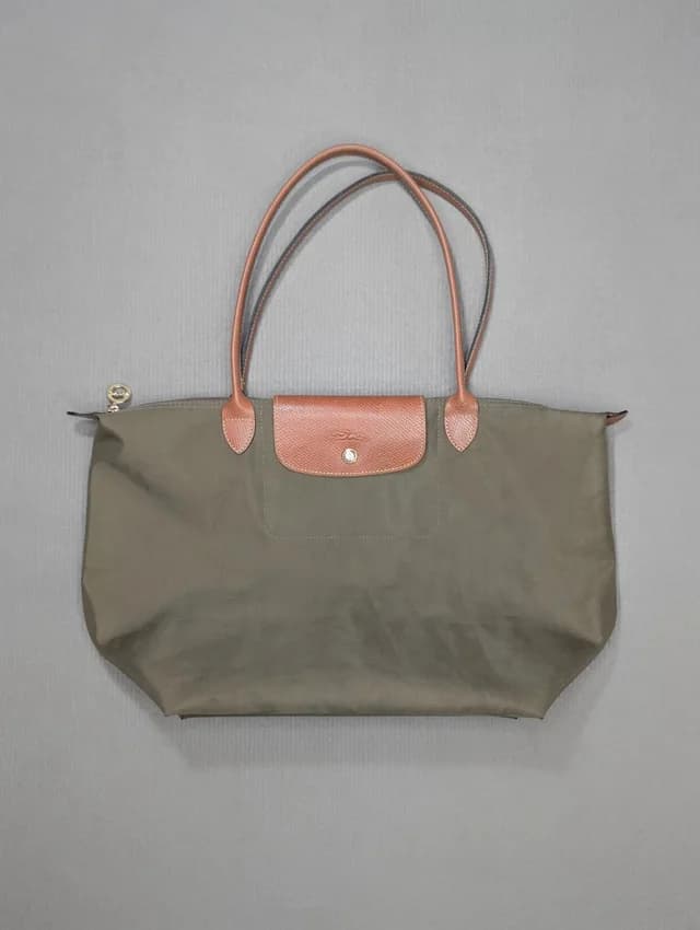 Longchamp Vintage Le Pliage Women's Khaki Nylon Tote in green Nylon from Grailed, photo 1 of 1