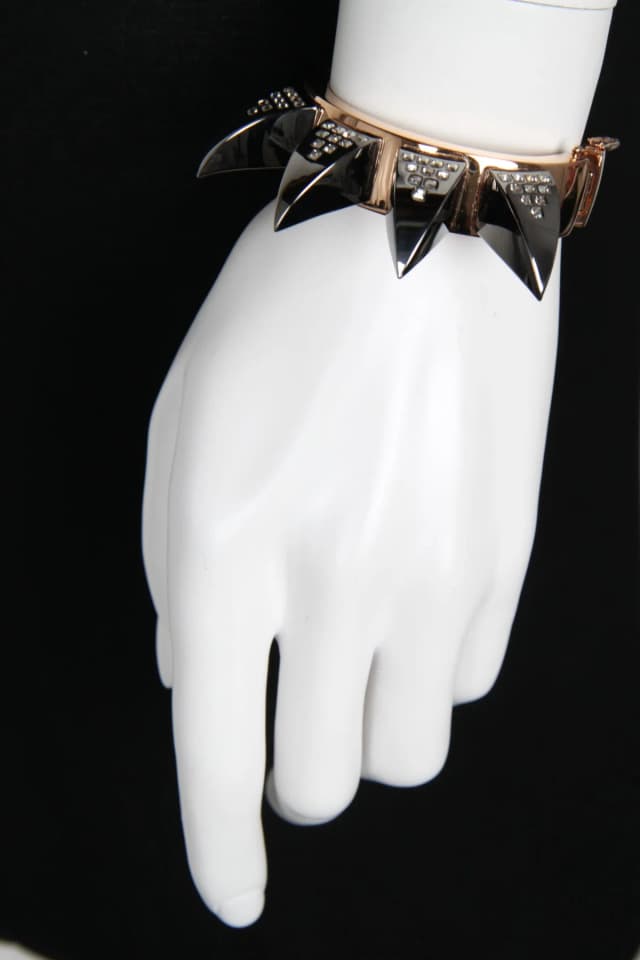 MAWI Crystal Claw Cuff, Rosegold, image 1 of 1 from Cultstatus