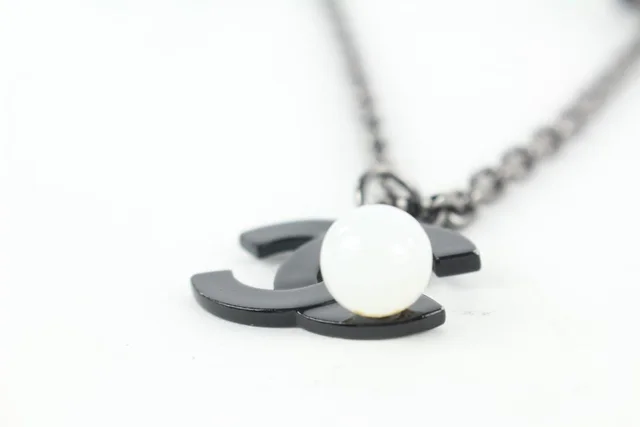 Chanel 05P Black Pearl CC Necklace with Flower Detail in Black from Bagriculture, photo 1 of 1