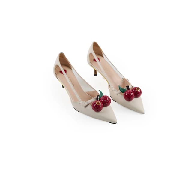 Gucci Cherry Pumps Size 35 White/Red in White Leather from The Purse Affair, photo 1 of 1