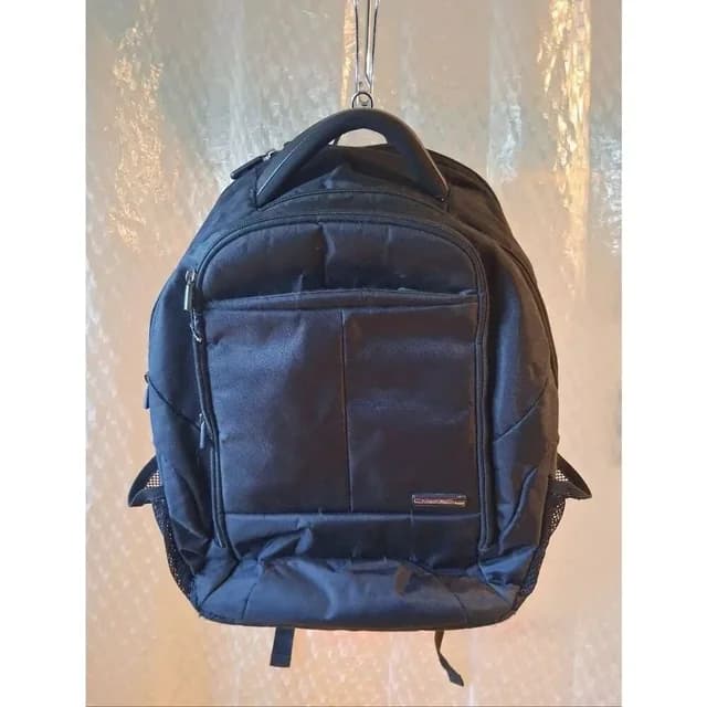 Samsonite Computer/Tablet Black Backpack in black from Poshmark, photo 1 of 1