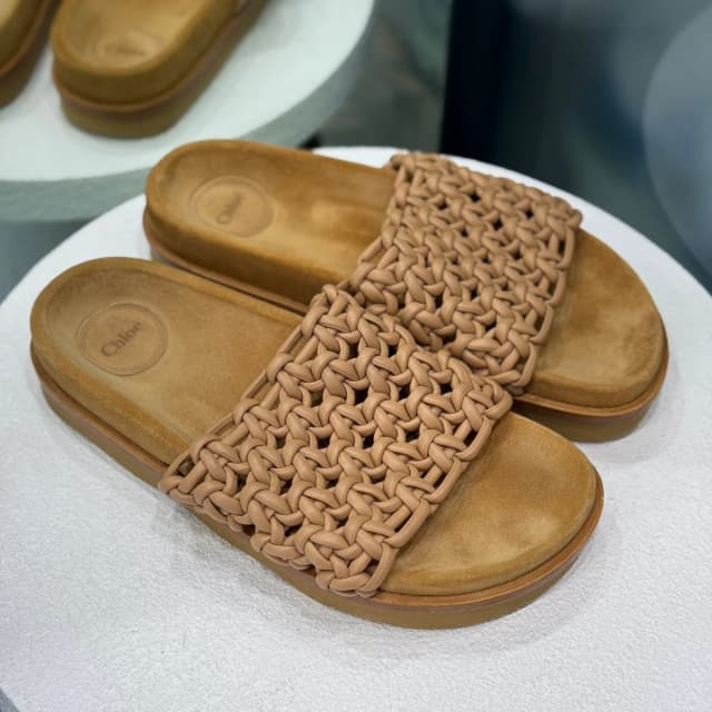Chloé Tan Woven Slides Size 40 in Brown Woven leather from Revivre Luxury Consignment, photo 1 of 1