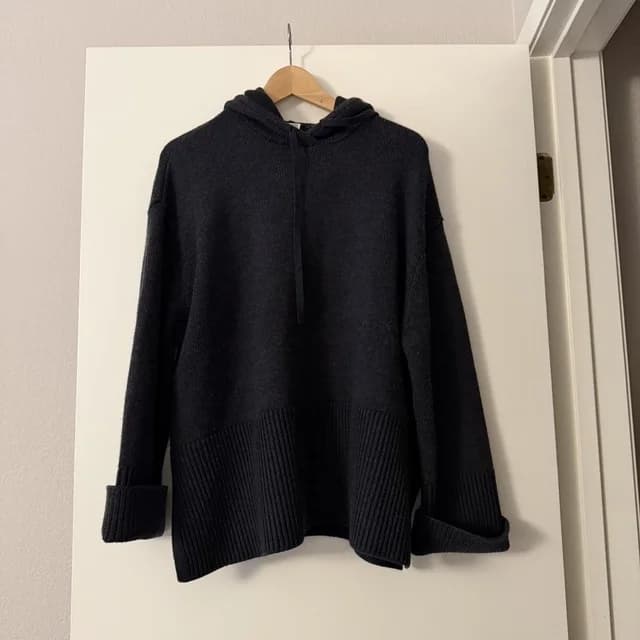 TOTEME Women's Sweater - Navy/Black - XS in black|blue from Depop, photo 1 of 1