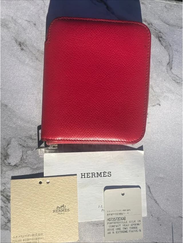 Hermès Silk'in Wallet Extreme Pink Epsom Silk Lined 2017 in pink Epsom leather from Poshmark, photo 1 of 1