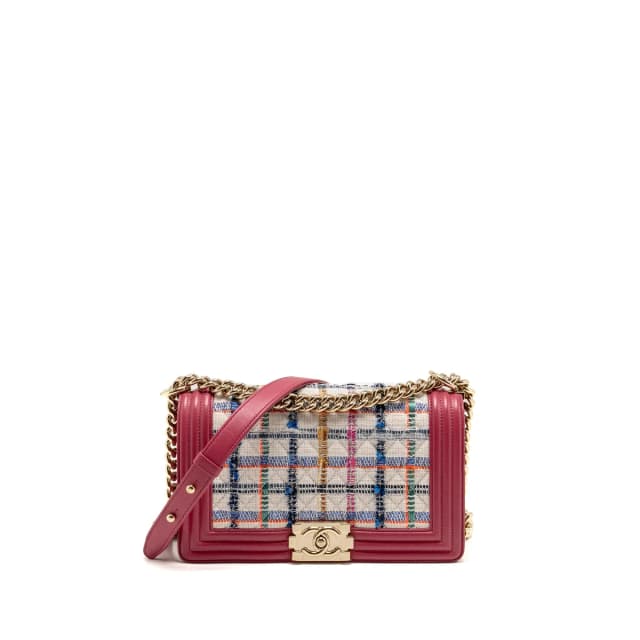 Chanel Medium Boy Bag fabric / leather pink LGHW in Pink Leather from EMIER, photo 1 of 1