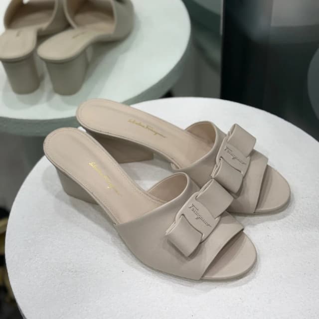 Ferragamo Nude Bow Wedge Sandals Sz 41.5 in Leather from Revivre Luxury Consignment, photo 1 of 1
