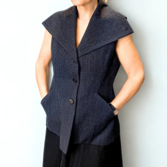 Dior Waistcoat Sz 40 in Navy Wool from Revivre Luxury Consignment, photo 1 of 1