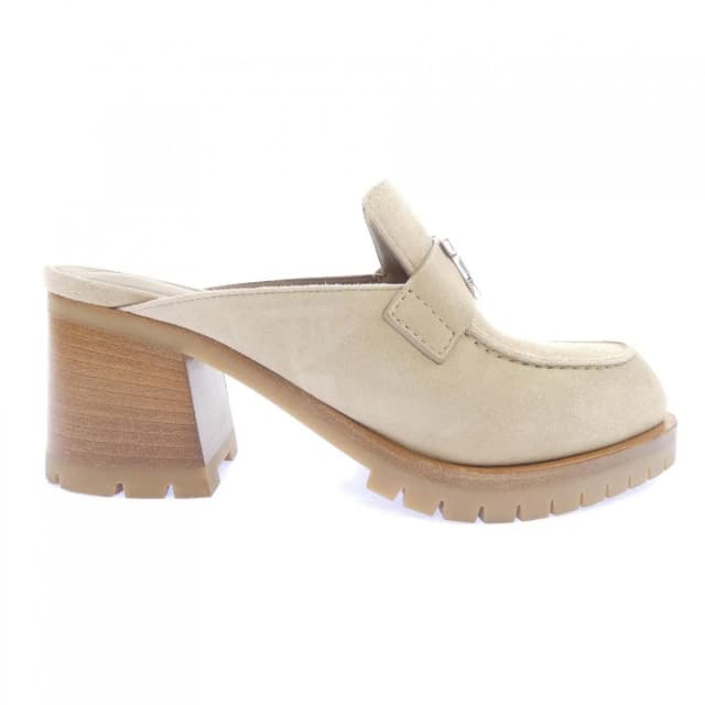 Hermès Sneakers Beige in Beige Goatskin from The Reluxe, photo 1 of 1