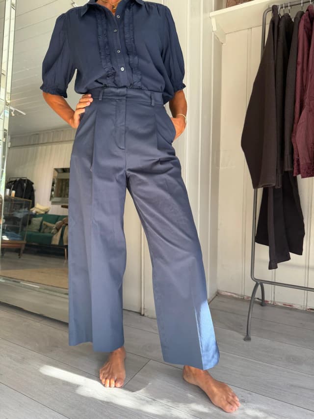 Weekend Max Mara Pre-Owned Cropped Pants - Navy in Navy from Garmentory, photo 1 of 1