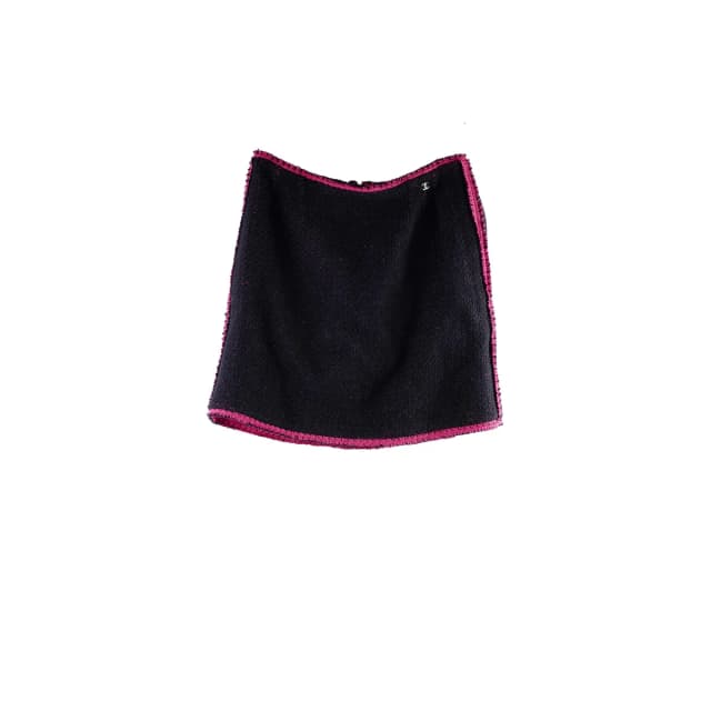 Chanel Skirt 22k Black & Pink size 40 in Black Tweed from The Purse Affair, photo 1 of 1