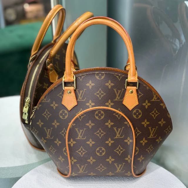 Louis Vuitton Vintage Ellipse PM Monogram in Coated canvas from Revivre Luxury Consignment, photo 1 of 1