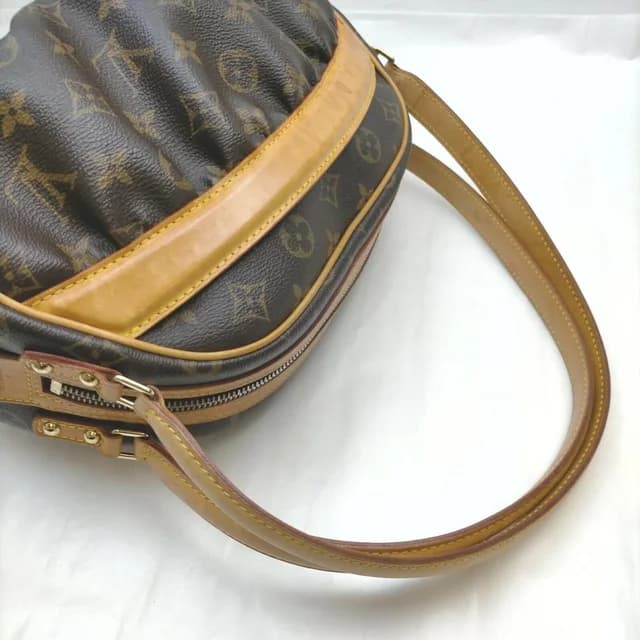 Louis Vuitton Limited Edition Monogram Kara Shoulder bag in Leather from Bagriculture, photo 1 of 1