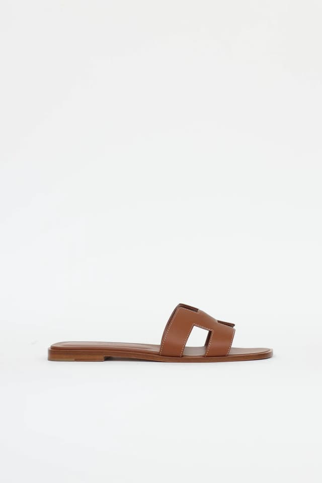 Hermès 2021 Box Leather Oran Sandal in Box leather from VSP Consignment, photo 1 of 1