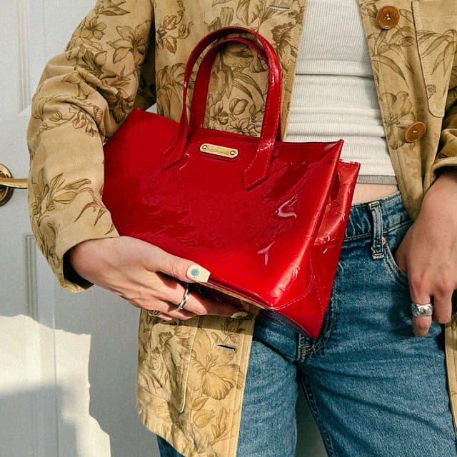 Louis Vuitton 2009年製 モノグラムヴェルニウィルシャーPM スリーズレッド from VINTAGE QOO TOKYO, photo 1 of 1