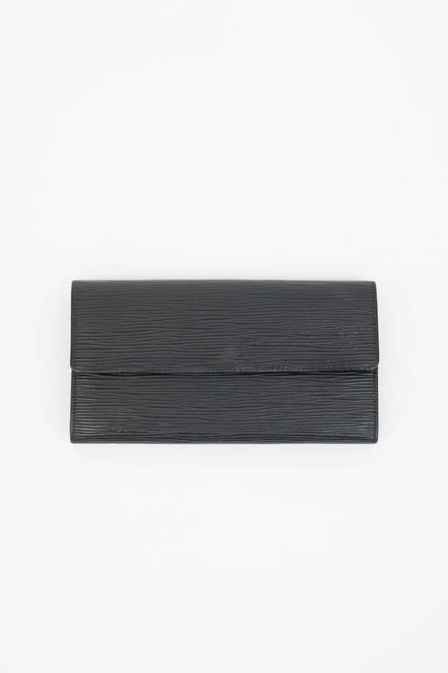 Louis Vuitton 2001 Epi Leather Sarah Wallet in Leather from VSP Consignment, photo 1 of 1