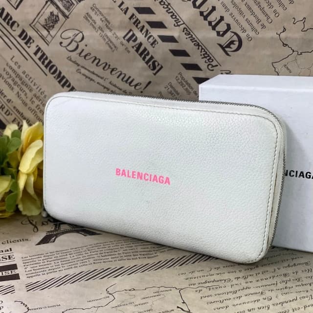 Balenciaga Wallet Leather White Round Card Billfold in White Leather from The Reluxe, photo 1 of 1