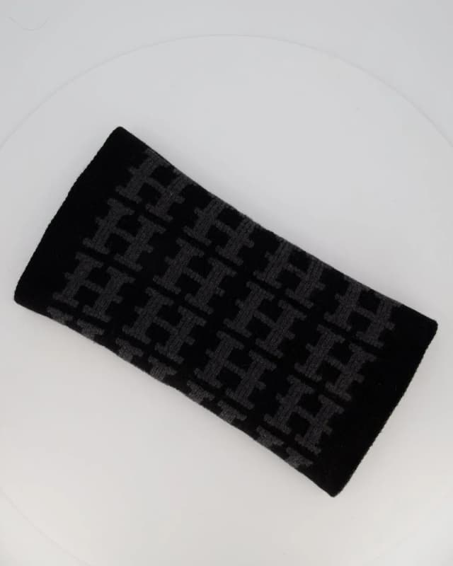 Hermès Black and Grey Cashmere Scarf With H Logo 45cm x 170cm in Black Cashmere from Sellier, photo 1 of 1