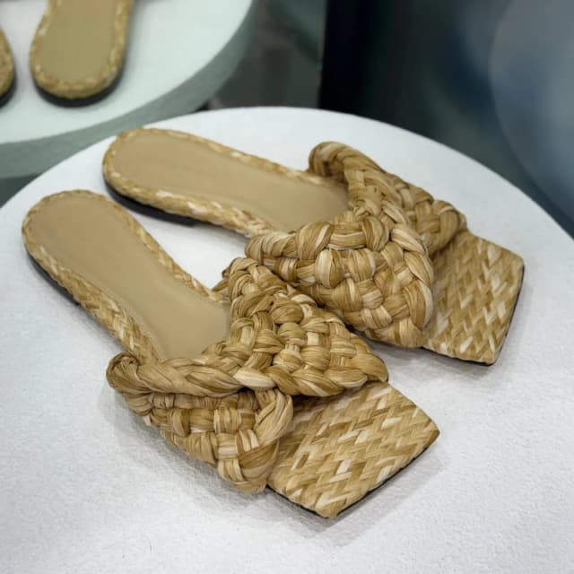 Bottega Veneta Intreccio Raffia Stretch Sandal - Macadamia Size 40 in Raffia from Revivre Luxury Consignment, photo 1 of 1