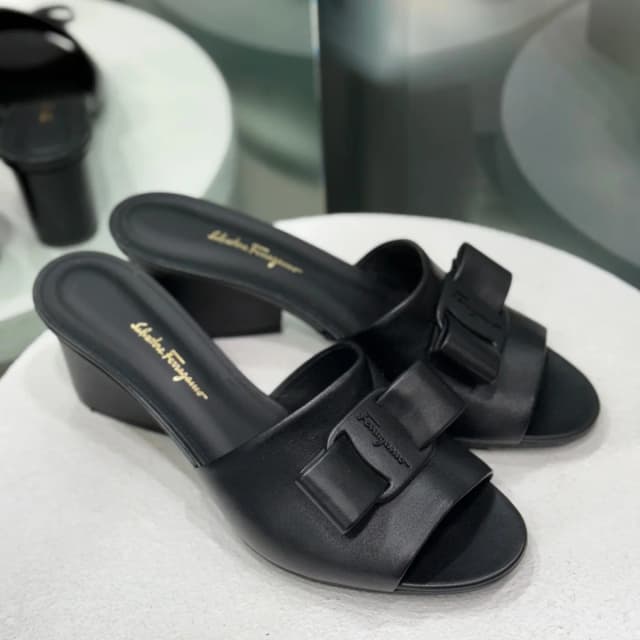 Ferragamo Bow Wedge Sandals Sz 41.5 in Black Leather from Revivre, photo 1 of 1