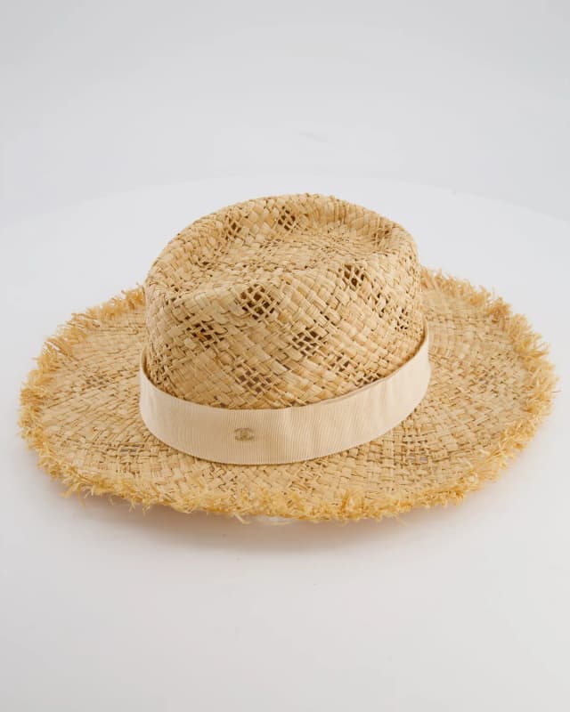 Chanel Beige Raffia Woven Hat with Cream Bandeaux and Silver CC Logo Size L in White Woven leather from Sellier, photo 1 of 1