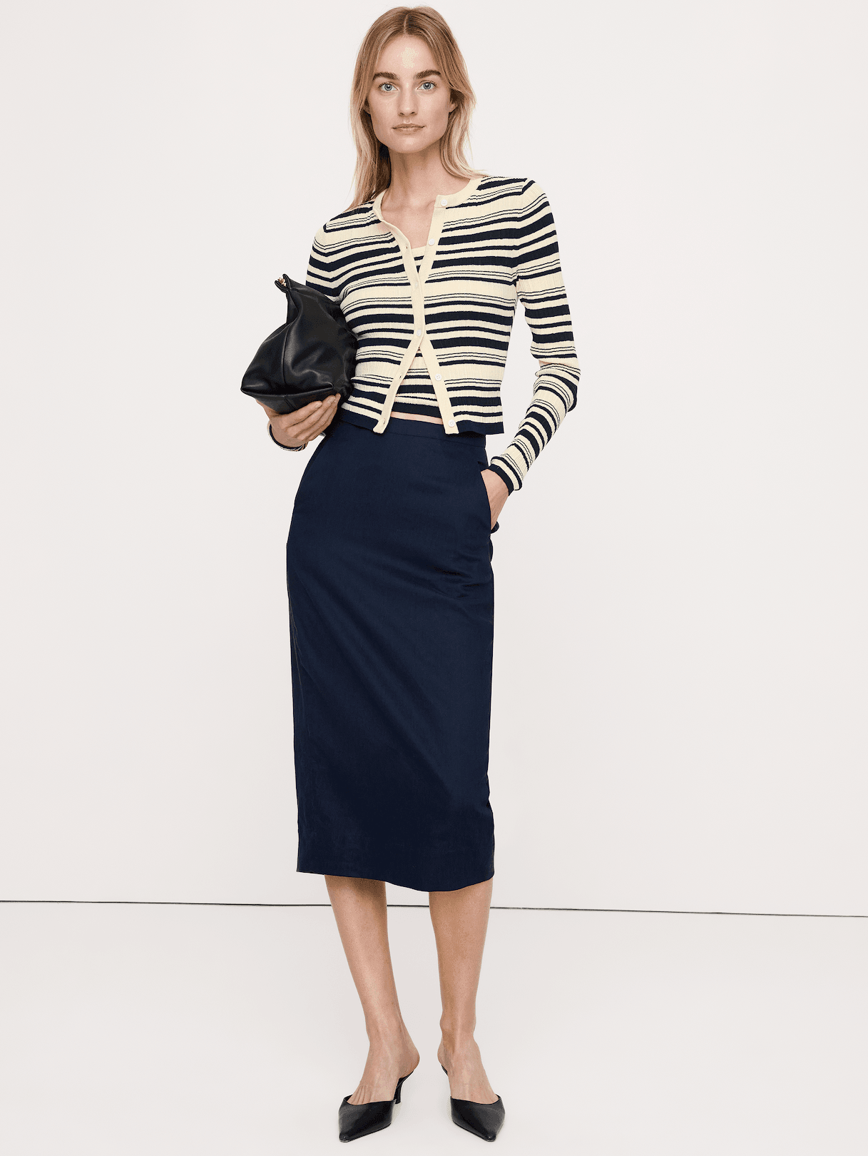 Banana Republic Stretch Linen-Viscose Pencil Skirt in Navy Blue, image 1 of 1 from Banana Republic (Canada)