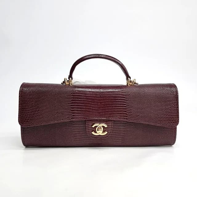Chanel 샤넬 체인 클러치 from GUGUS, photo 1 of 1