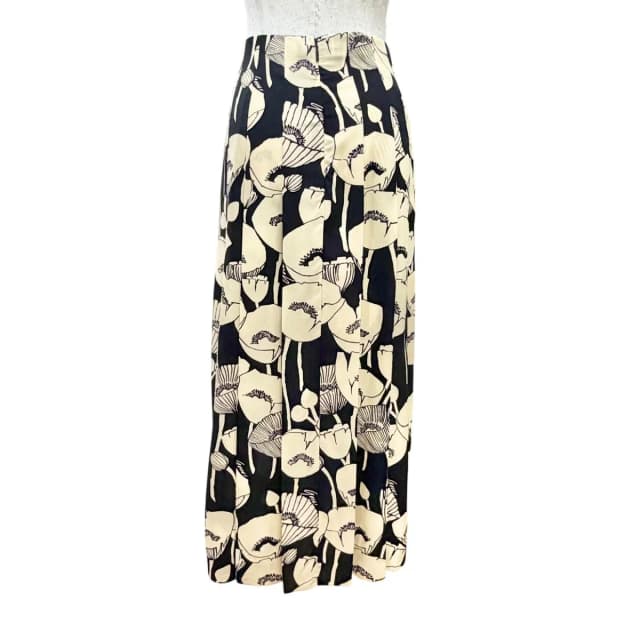 Gucci Silk 100% Poppy Flower All Over Print Long Pleated Skirt Beige Black 38 in Black Silk from The Reluxe, photo 1 of 1