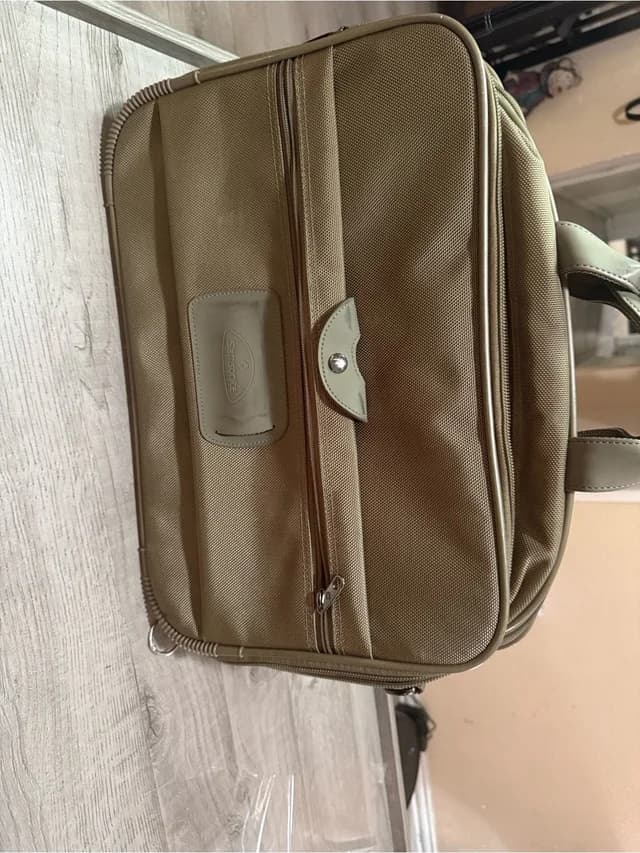 Samsonite Laptop Briefcase In Olive Greenlike New in red|brown Canvas from Poshmark, photo 1 of 1
