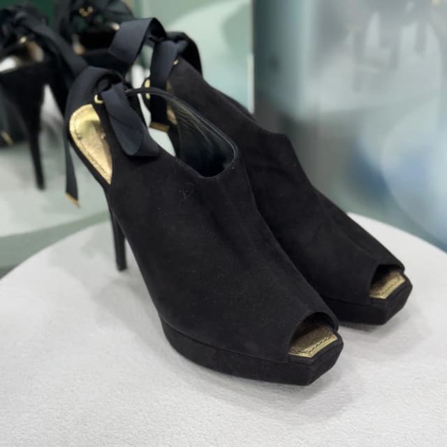 Louis Vuitton Peep Toe Pumps Size 40 in Black Suede from Revivre Luxury Consignment, photo 1 of 1