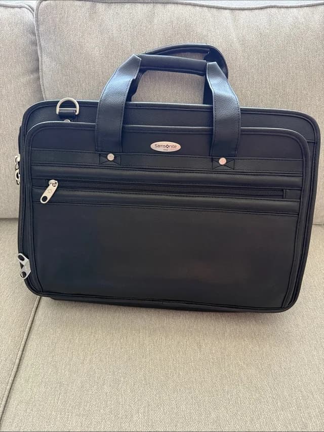 Samsonite 1910 Black Leather Expandable Briefcase Laptop 17 Inch Business Travel in black Leather from Poshmark, photo 1 of 1