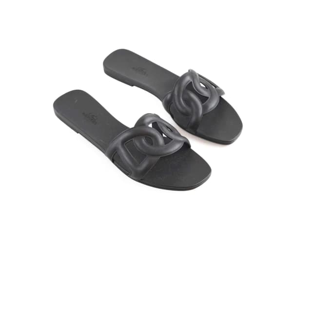 Hermès Aloha Sandals Black Size 40 in Black from The Purse Affair, photo 1 of 1