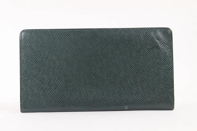 Louis Vuitton Dark Green Taiga Leather Brazza Wallet Long Card Holder in Green Leather from Bagriculture, photo 1 of 1