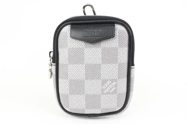 Louis Vuitton Ultra Rare White Damier Graphite Pouch in White Canvas from Bagriculture, photo 1 of 1