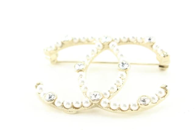 Chanel 20C CC Logo Brooch Pin Gold Golden in Gold from Bagriculture, photo 1 of 1