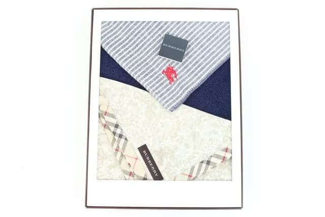 Burberry Nova Check Double Twin Towel Box Set from Bagriculture, photo 1 of 1