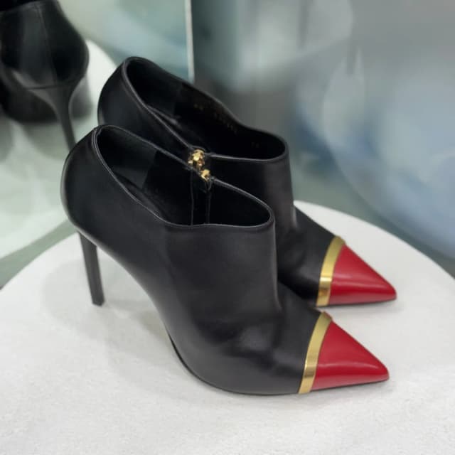 Saint Laurent with Red & Gold Toe Size 39 in Black Leather from Revivre Luxury Consignment, photo 1 of 1